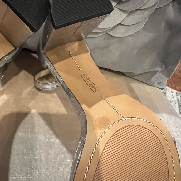 Shoes - Picture 6 of 7